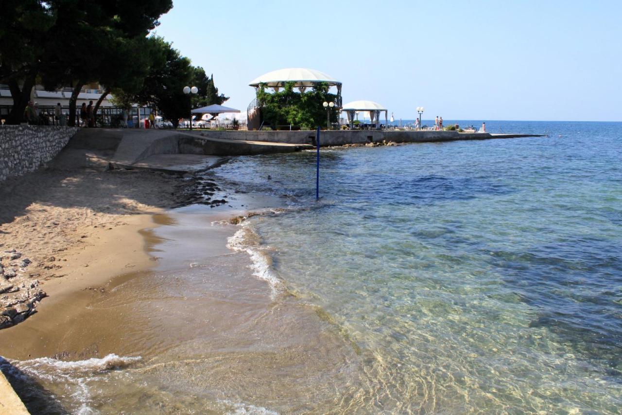 Apartments With A Parking Space Umag - 7057 Extérieur photo